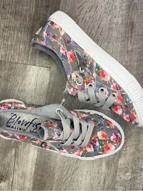 Blowfish Floral Gray Lace-Up Sneakers